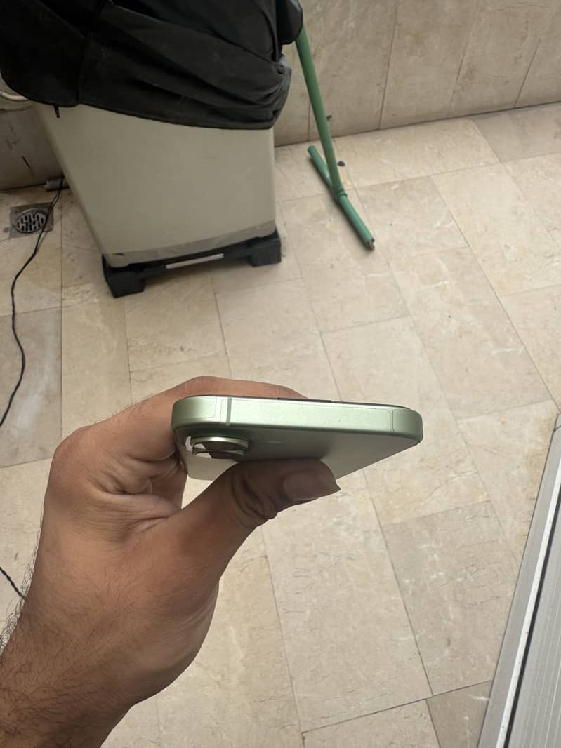 Apple iPhone 17 5
