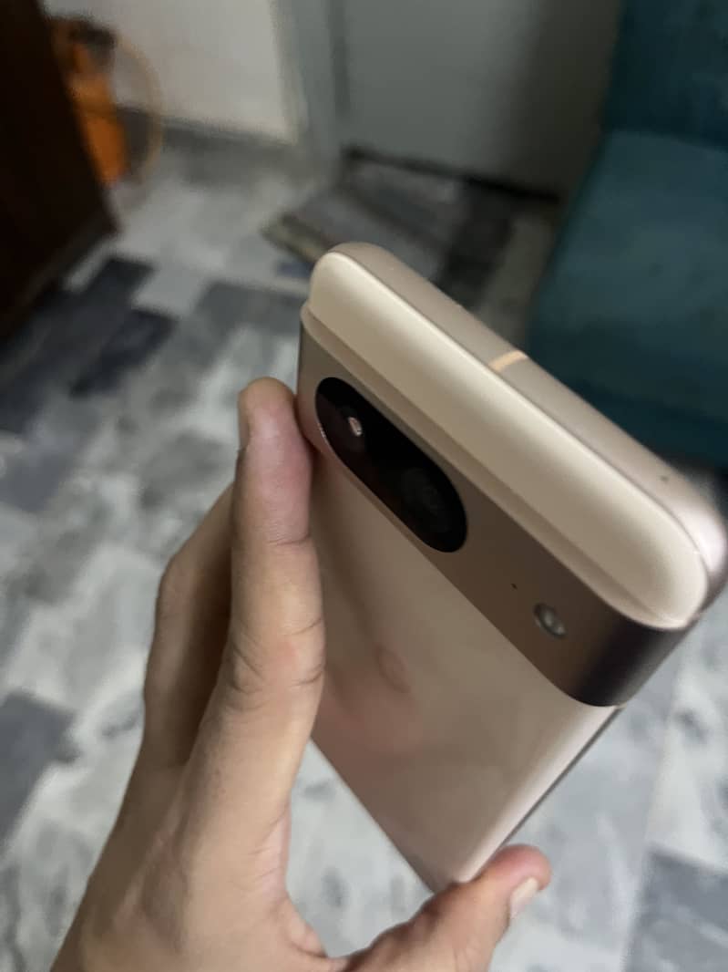 Google Pixel 8 4