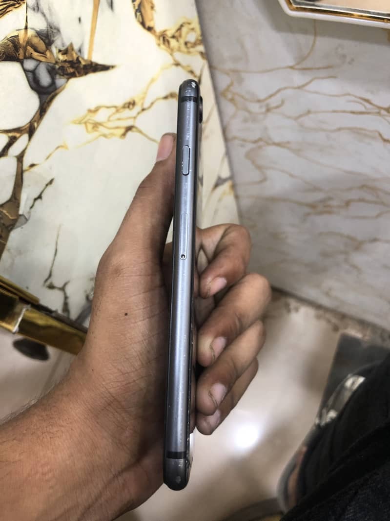 Apple iPhone 8 3