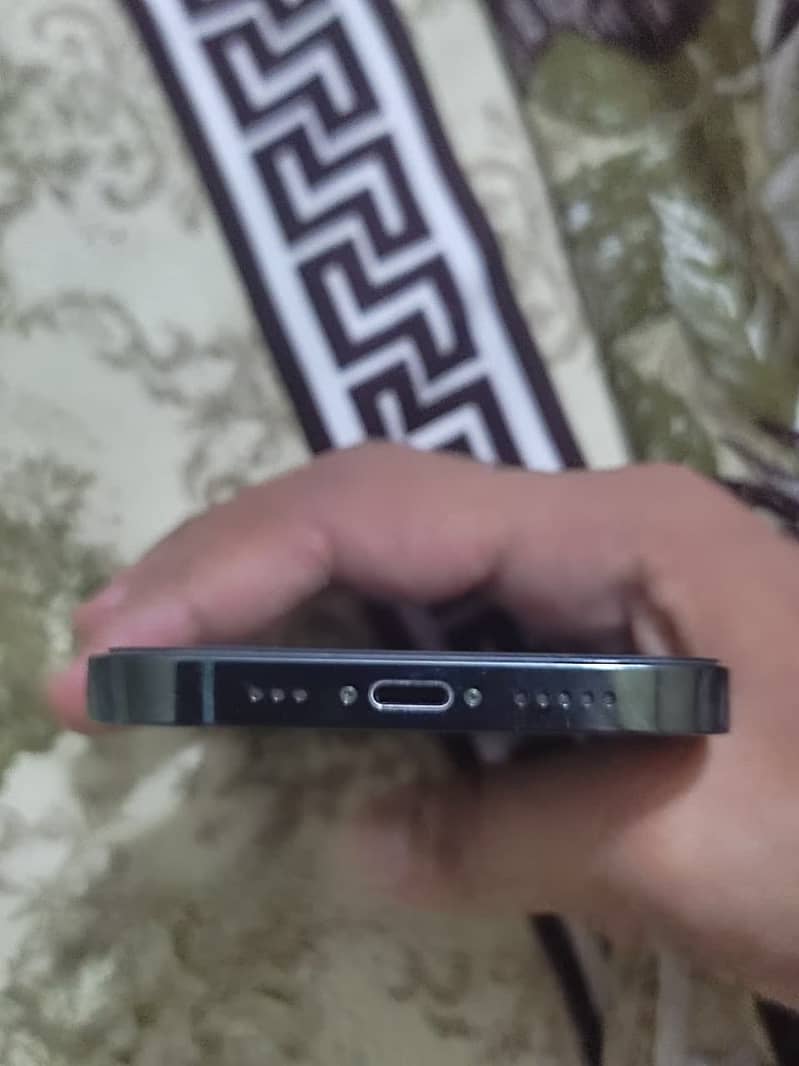 Apple iPhone 13 Pro 4