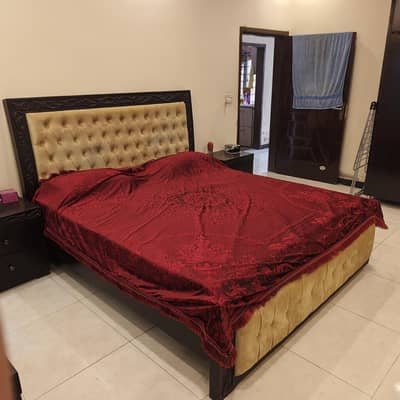 2 bed sets for urgent  sale  slightly used