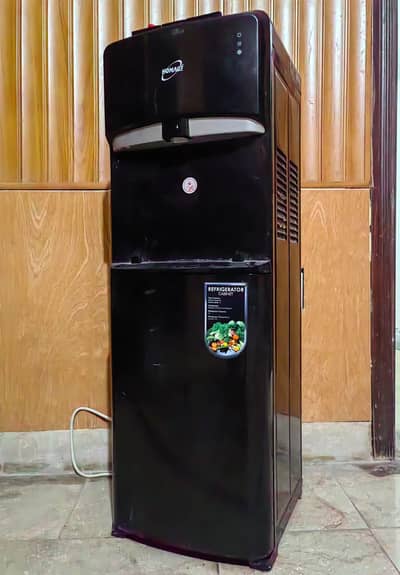 Homage water dispenser