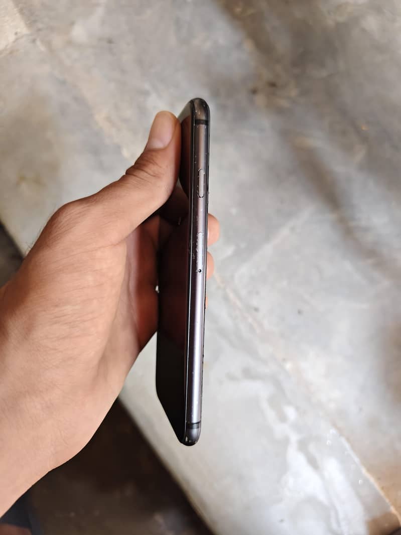 Apple iPhone 8 3
