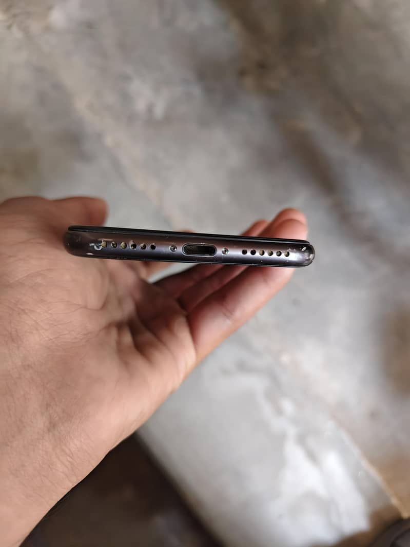 Apple iPhone 8 4