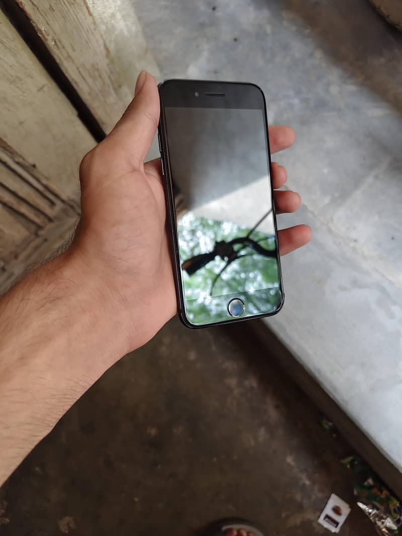Apple iPhone 8 6