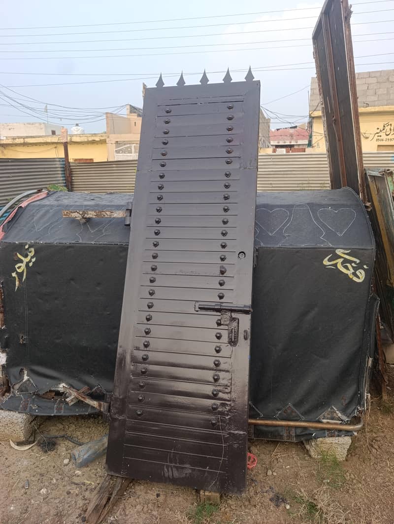 Main Gate 0