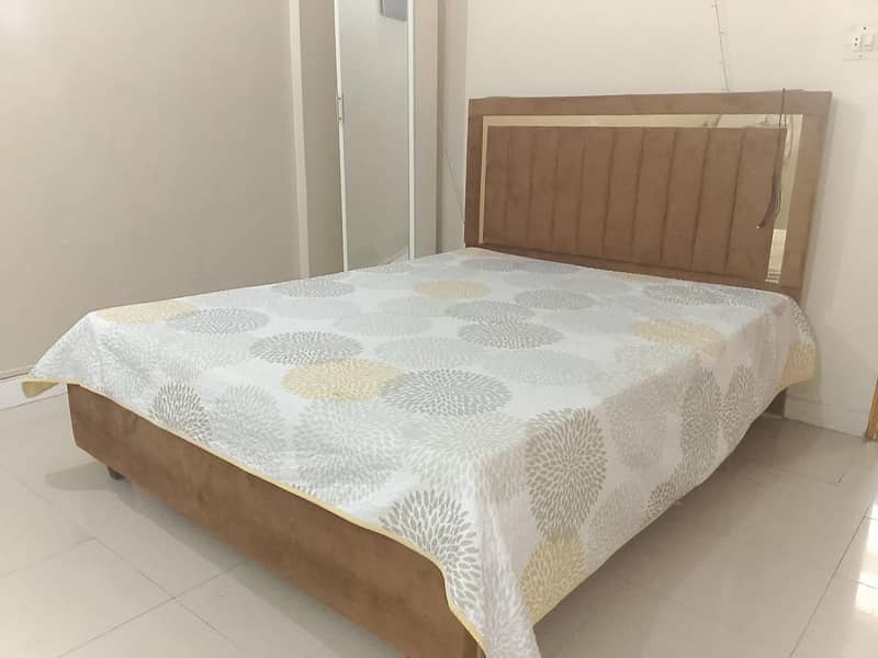 QUEEN SIZE BED 1