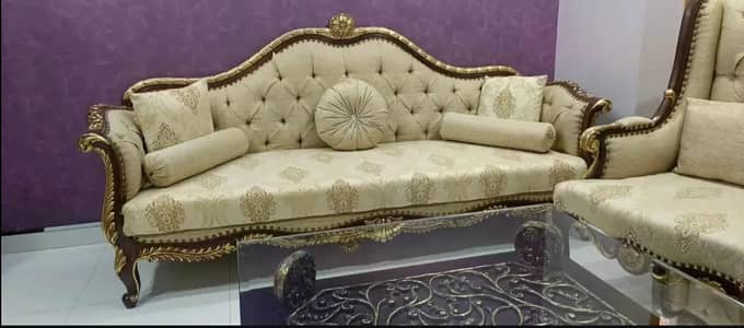 7 seaters sofa with center Table