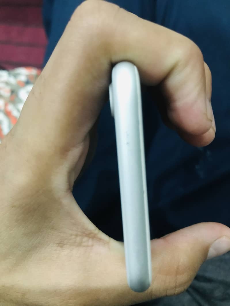 Apple iPhone 7 4