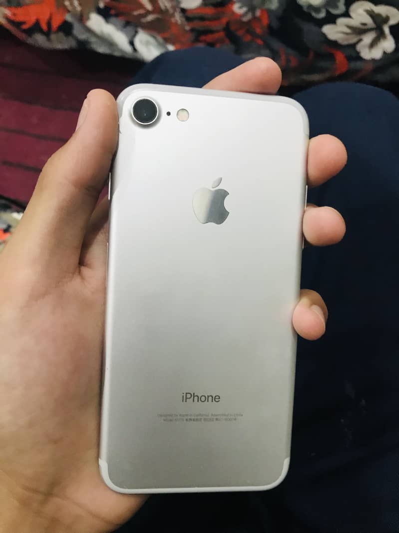 Apple iPhone 7 2