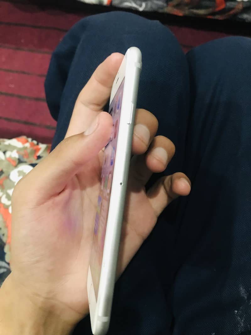 Apple iPhone 7 3