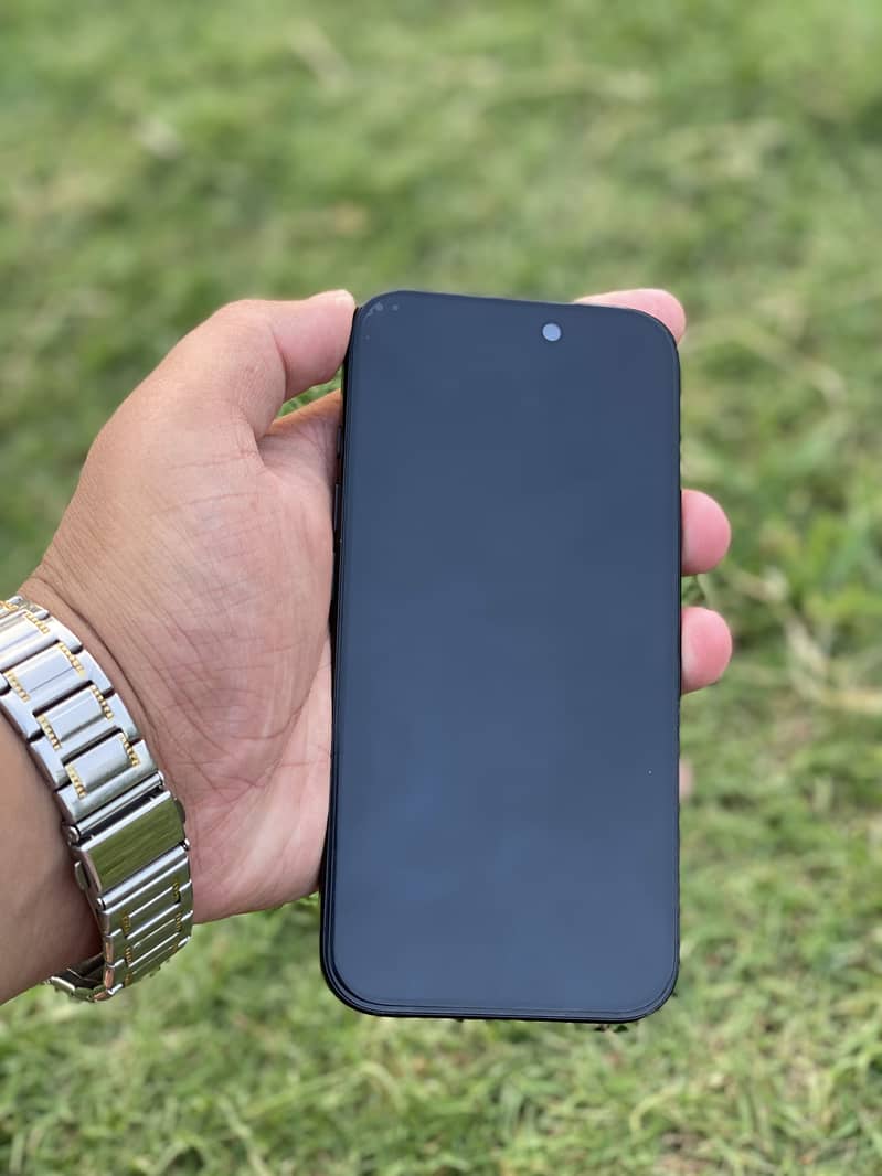 Apple iPhone 16 0