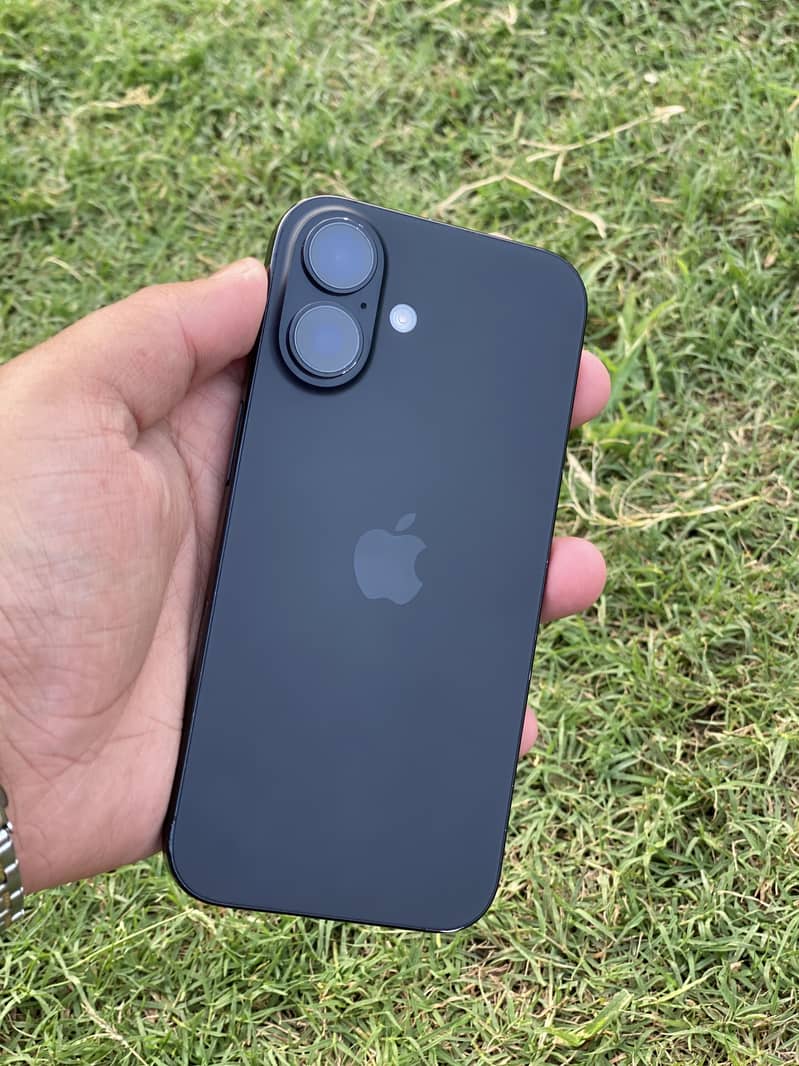 Apple iPhone 16 1