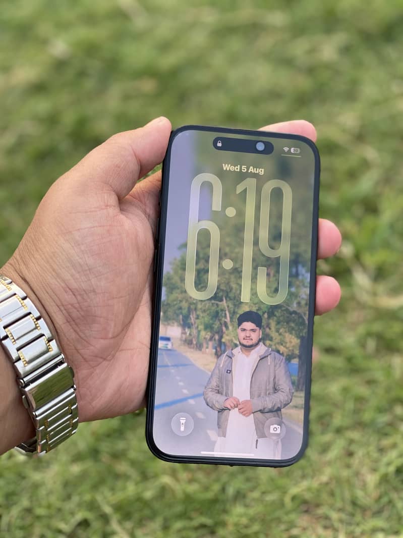 Apple iPhone 16 2