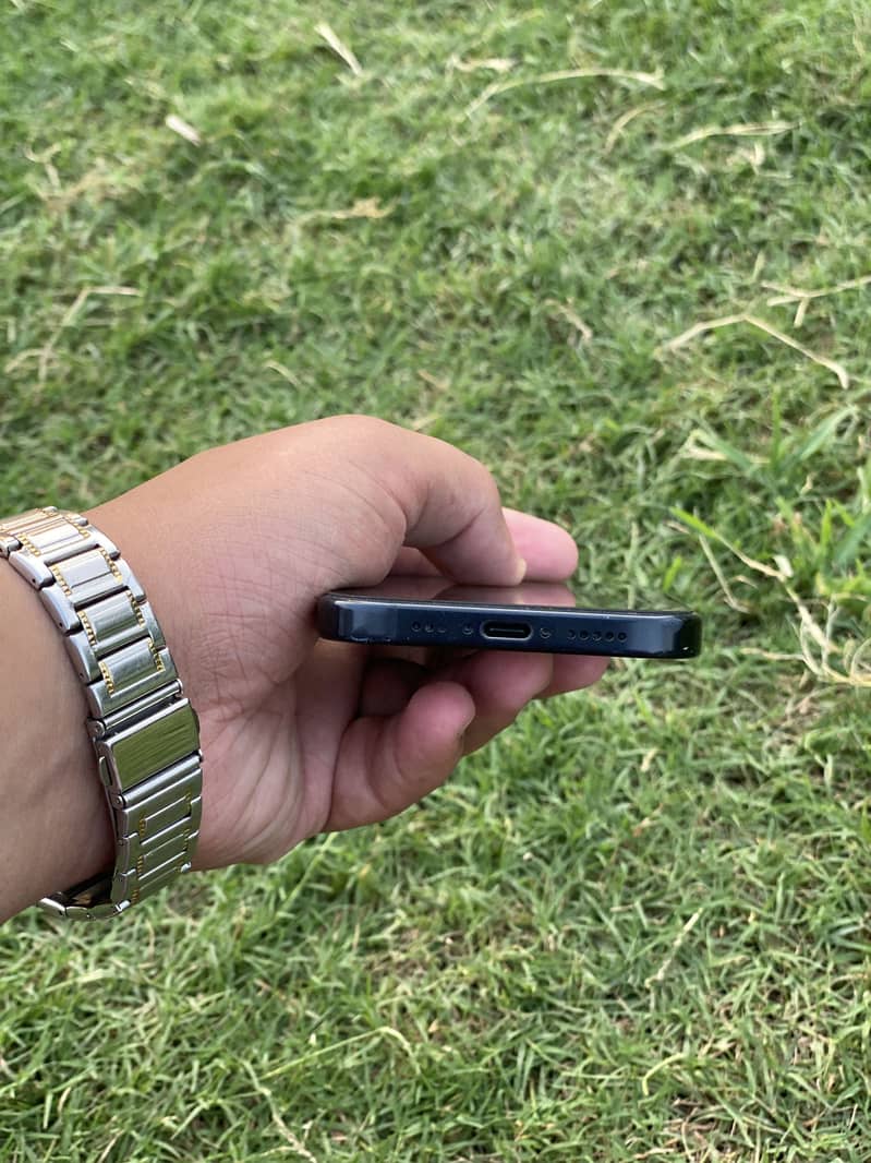 Apple iPhone 16 4