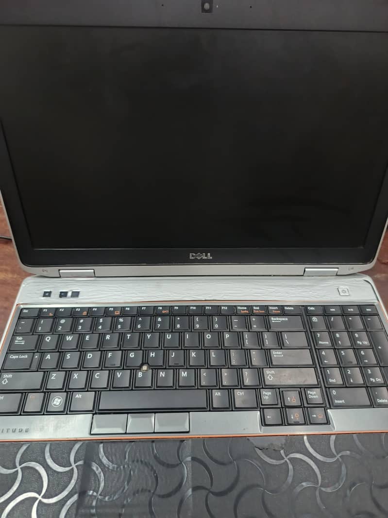 Dell Latitude E6520 0