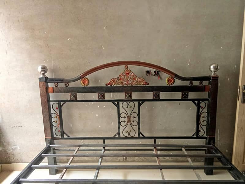 iron bed 1