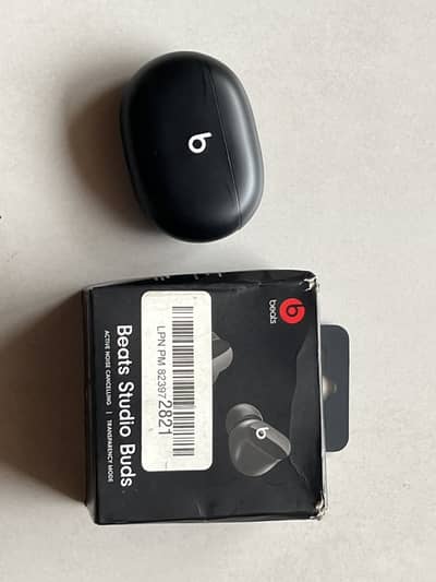 Beats studio buds in 10/10