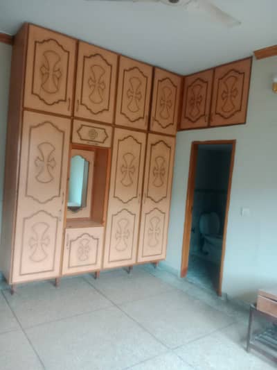 8m for rent only for students or job holdrs