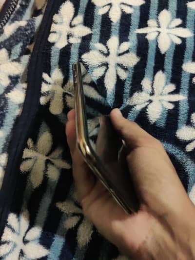 Apple iPhone 11 Pro Max 64gb with box and charger minorr dot in screen