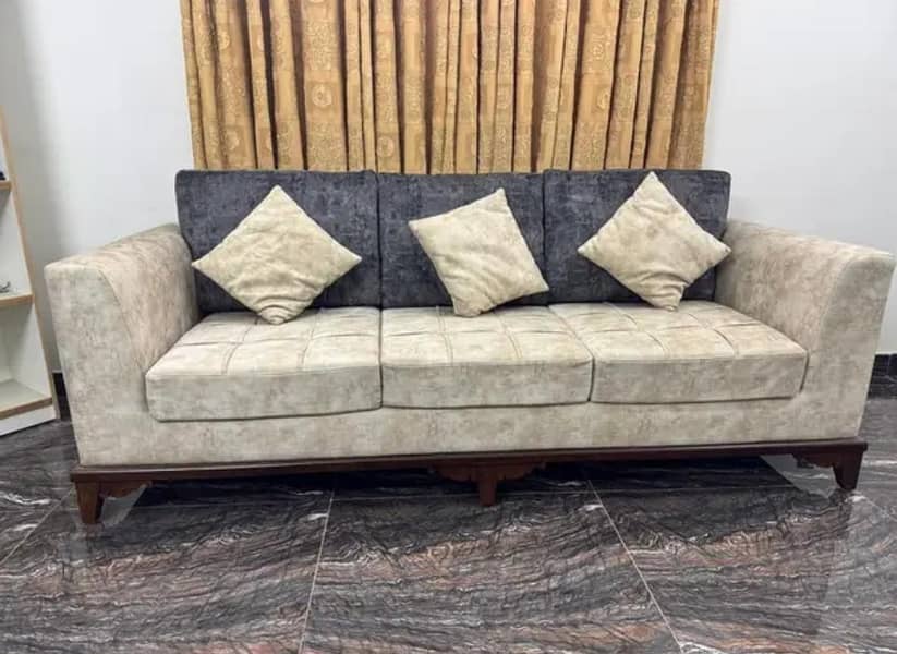 5 Seaters sofa 0