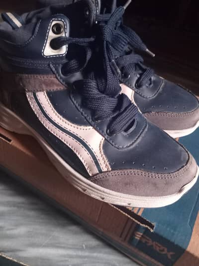 Bata joggers high quality