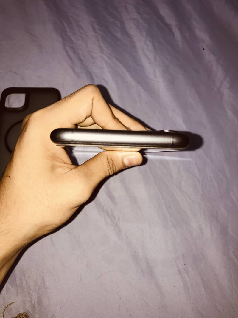 iPhone 11 3