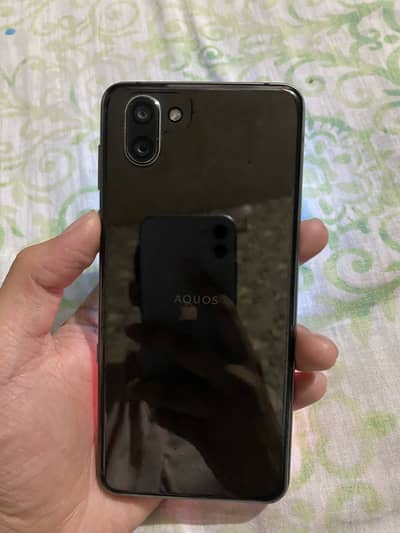 Sharp Aquos R3 with complete gaming kit