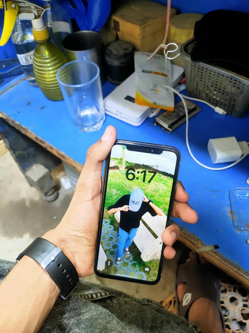 Apple iPhone X 3