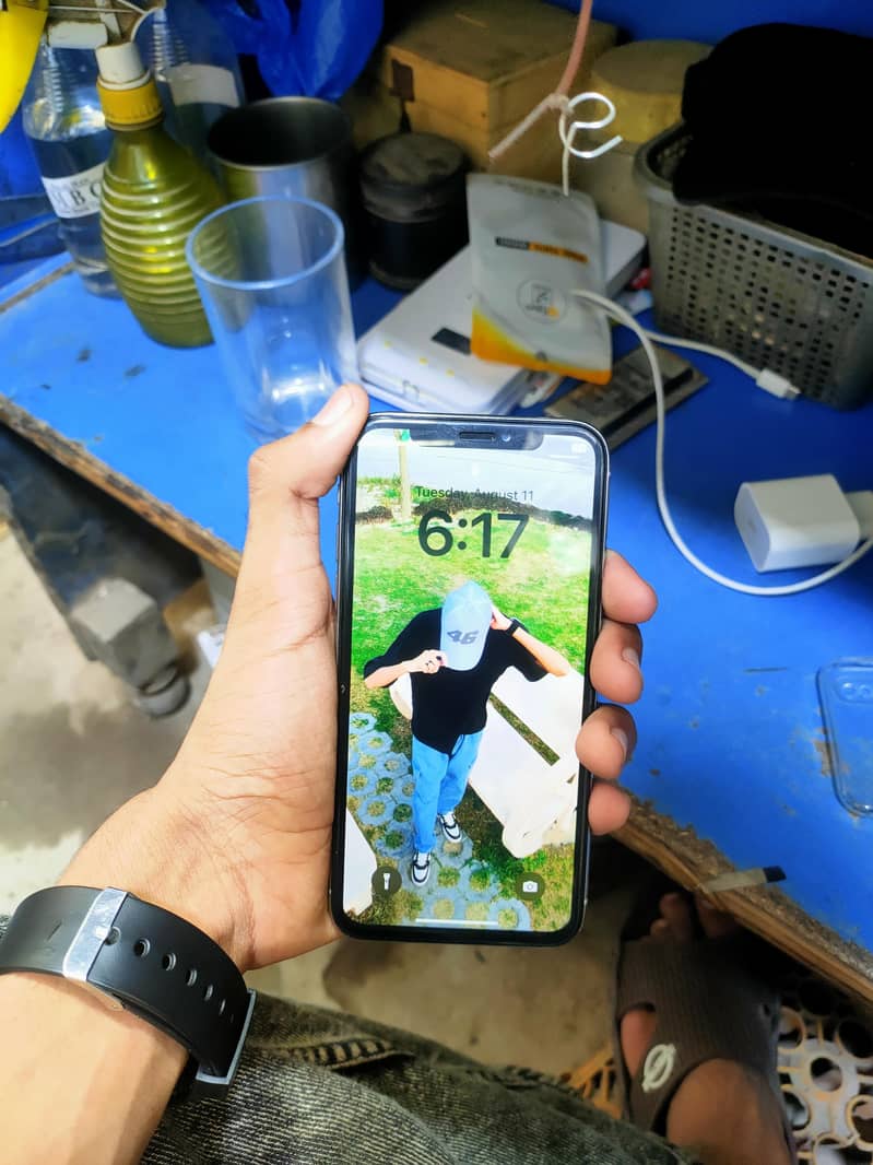 Apple iPhone X 4