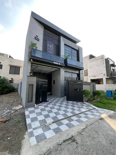 5 Marla Luxury House is Available for Rent in Bahria Town Lahore