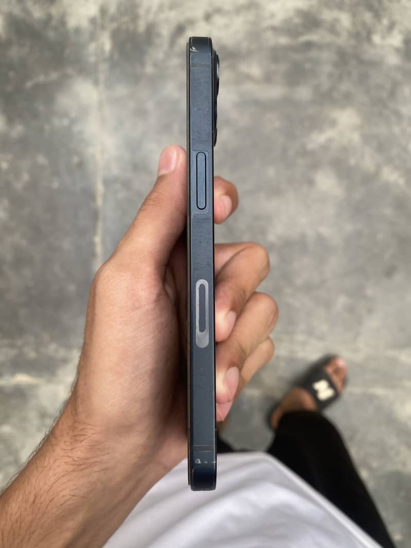 Apple iPhone 13 1