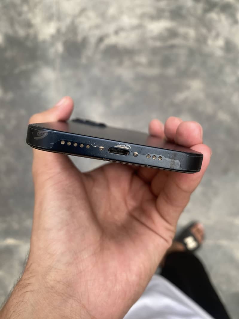 Apple iPhone 13 2