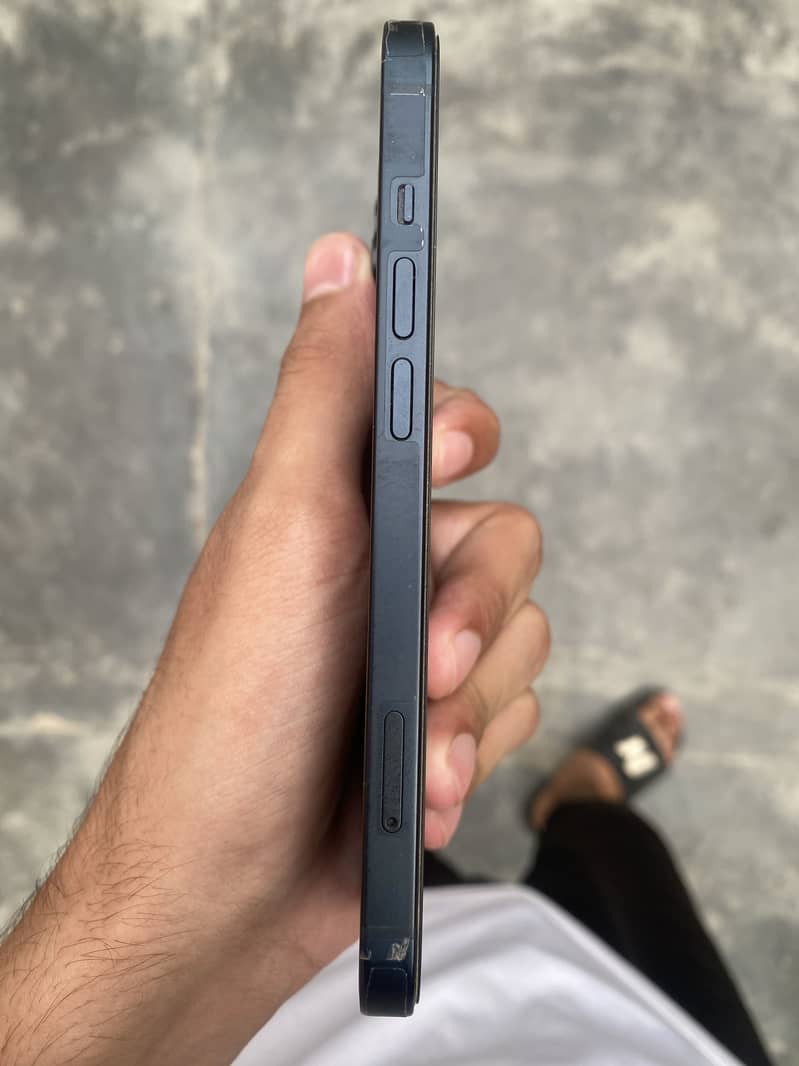 Apple iPhone 13 4