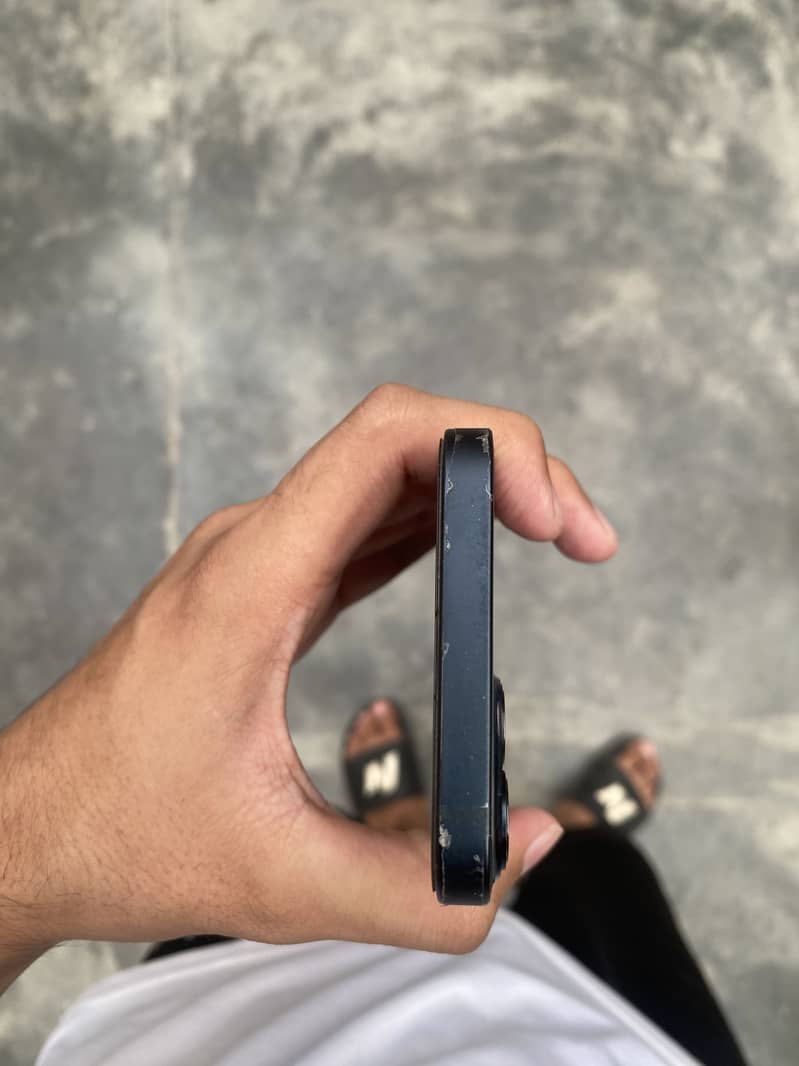 Apple iPhone 13 5