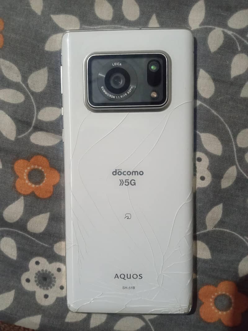 Sharp Aquos R6 0