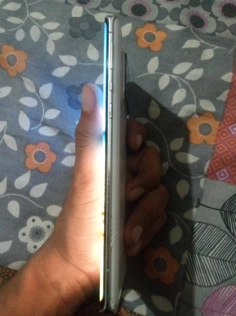 Sharp Aquos R6 5