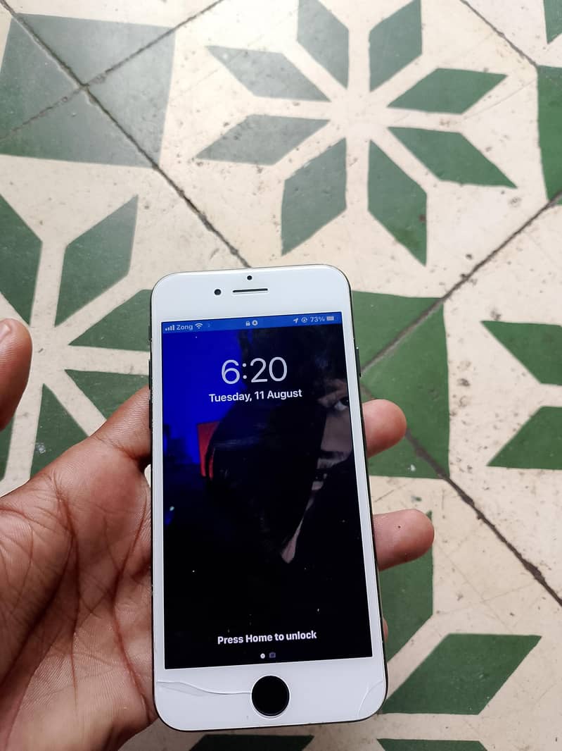 Apple iPhone 7 1