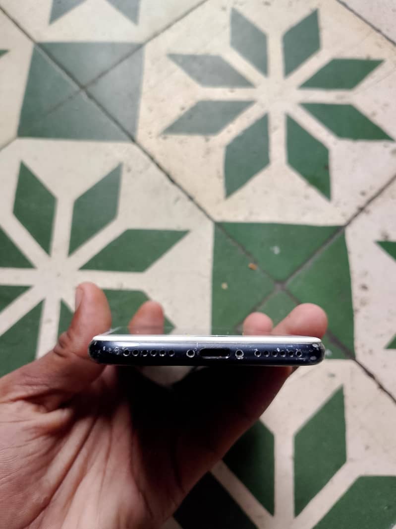 Apple iPhone 7 2