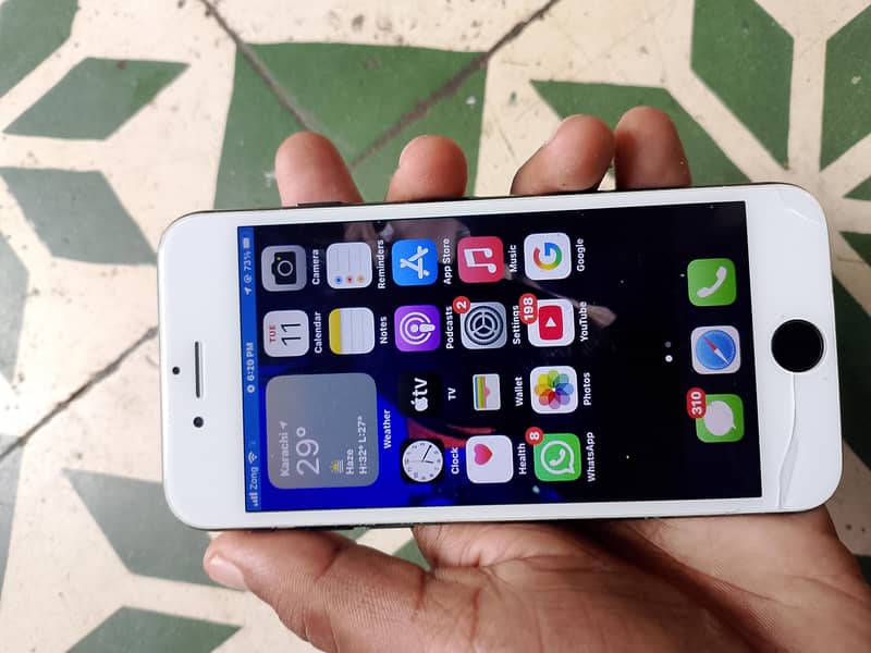 Apple iPhone 7 3
