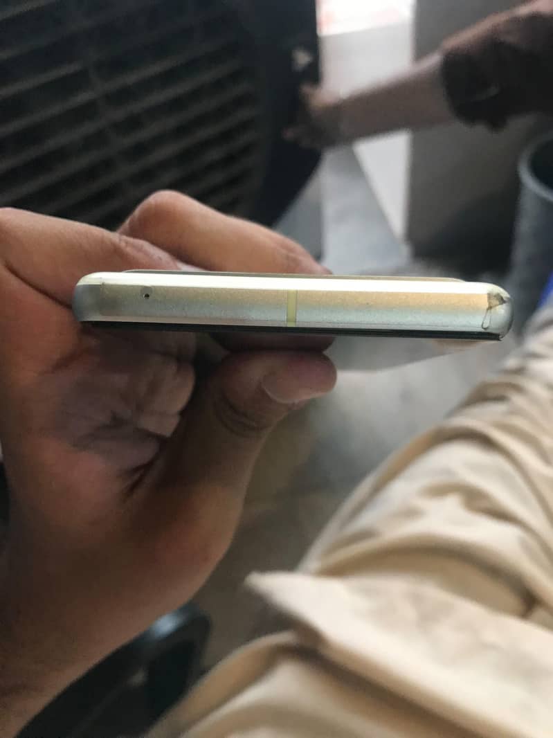 Google Pixel 7 4