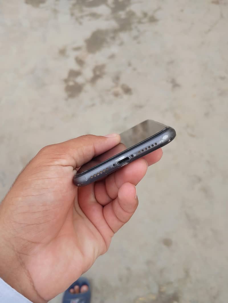 Apple iPhone 11 0