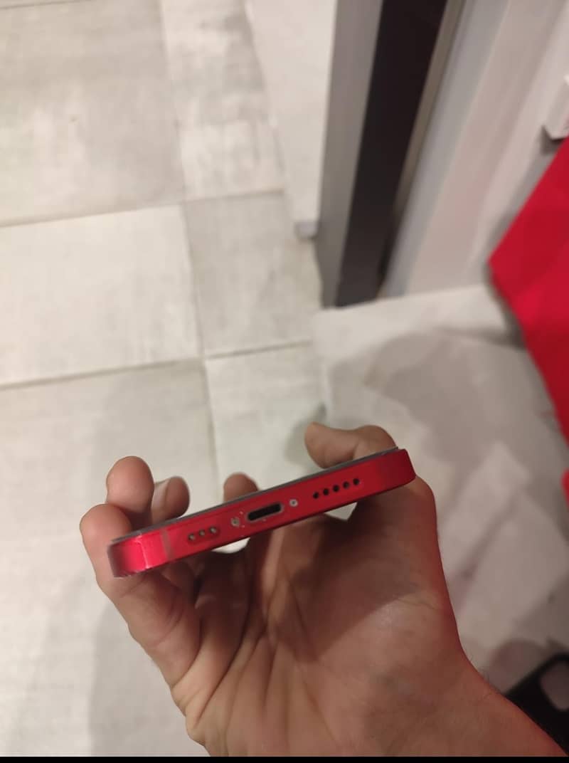 Apple iPhone 13 4