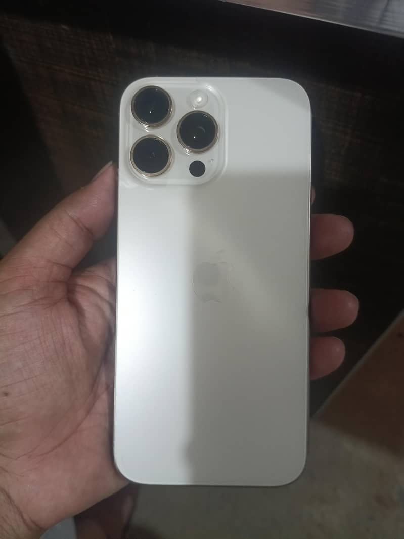 Apple iPhone 16 Pro Max 3