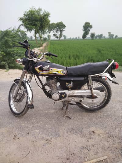 Honda 125 2003 Model With Original Book attached with add