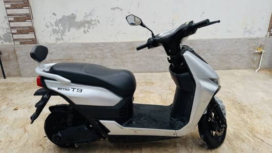 Metro T9 Pro Electric Scooty
