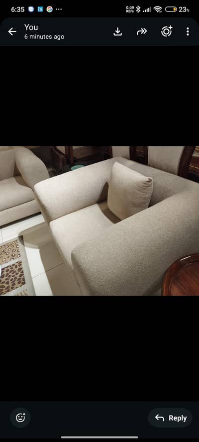 HIGH QUALITY 7 SEATER SOFA SET WITH TABLE ONLY 2 MONTH USED