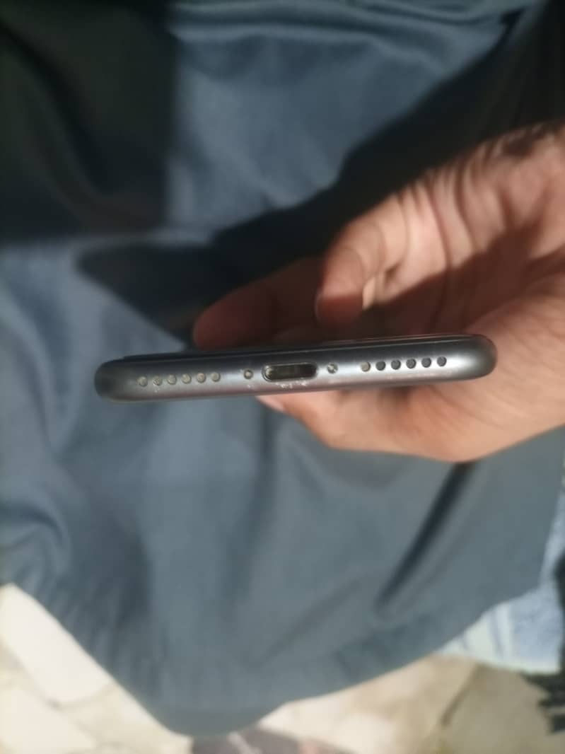 Apple iPhone 8 3