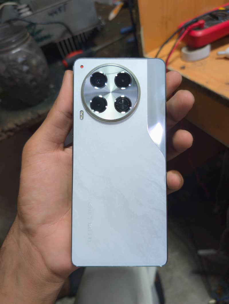 Tecno CAMON 30 0
