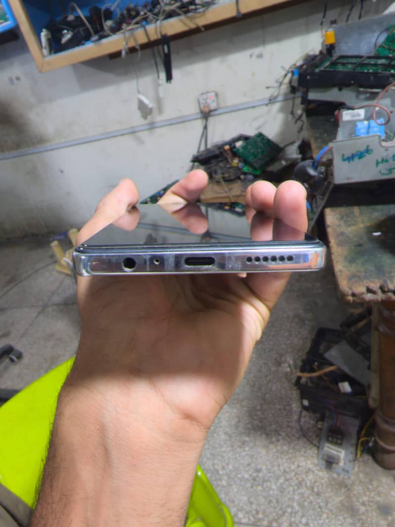 Tecno CAMON 30 10